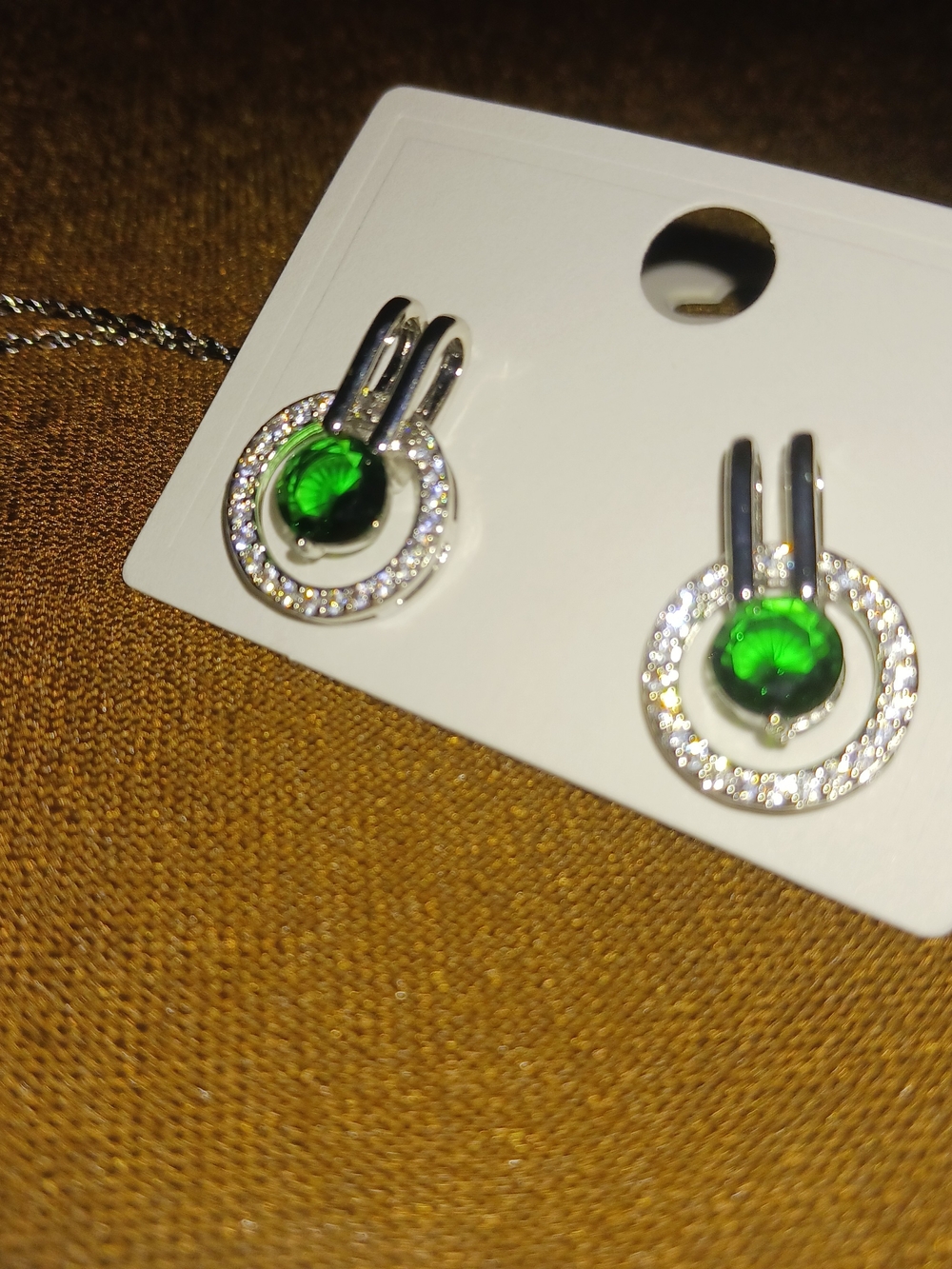 Green Necklace Set - Picture 5 of 9